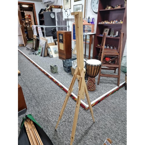 259 - 3x good wooden artists easels including a cased ease all in good condition.