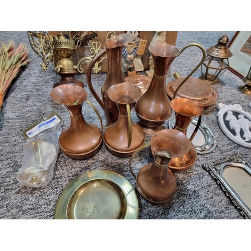 263 - A box of odds containing mostly copperware including copper jugs, bed pans, lanterns, etc.