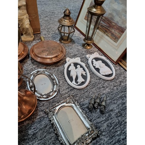 263 - A box of odds containing mostly copperware including copper jugs, bed pans, lanterns, etc.