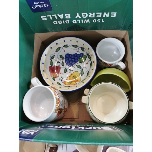 278 - A collection of collectables inc a Shell Petrol soup set from the 1970's/80's along with a collectio... 