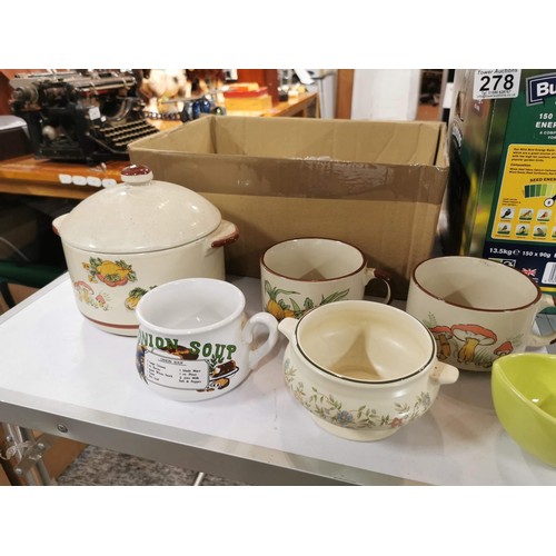 278 - A collection of collectables inc a Shell Petrol soup set from the 1970's/80's along with a collectio... 