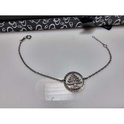 291 - A 925 silver bracelet with a tree charm in good clean condition, boxed. Length of 7