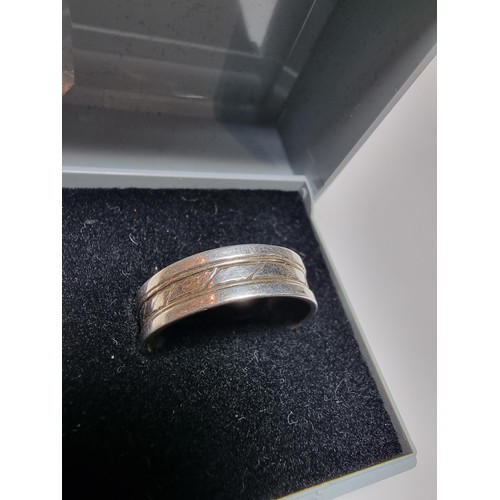 316 - A chunky 925 silver gents ring, in good clean condition and marked 925. Size V to W, boxed.