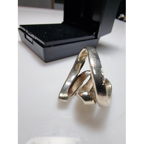 317 - A 925 silver ring with a fluid design, in clean condition and boxed, marked 925. Size L.