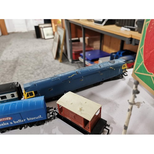 281 - Box containing a quantity of trains and accessories, inc Hornby intercity 125 x2 , intercity carriag... 