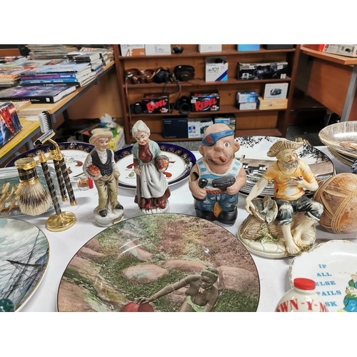 282 - 2x boxes containing a large quantity of collectables inc Whittard cup and saucer set, quantity of fi... 