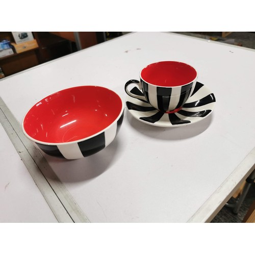 282 - 2x boxes containing a large quantity of collectables inc Whittard cup and saucer set, quantity of fi... 
