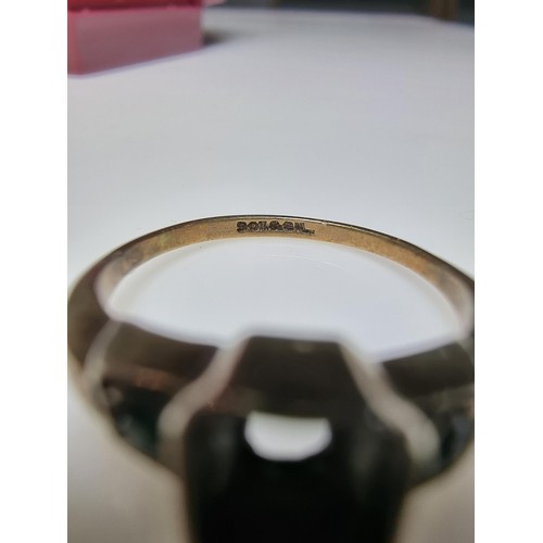 351 - A 9ct gold and silver ring with green stones, unfortunately centre stone is missing. size N.