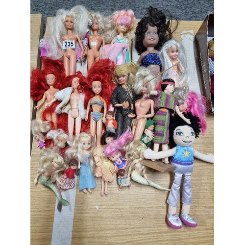 235 - A large quantity of various doll figures to include many Barbie dolls, some are earlier examples fro... 