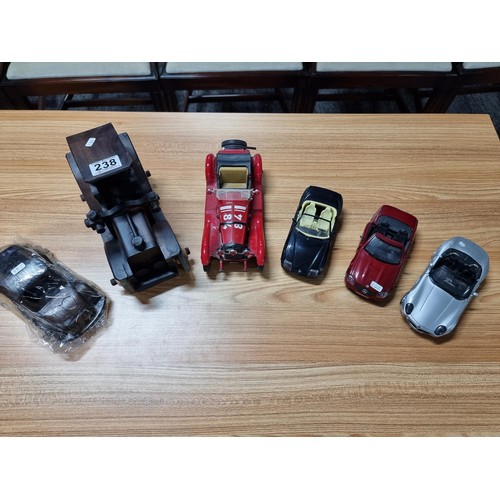 238 - A collection of model cars to include 4 large diecast model cars and 2 wooden model cars which inclu... 