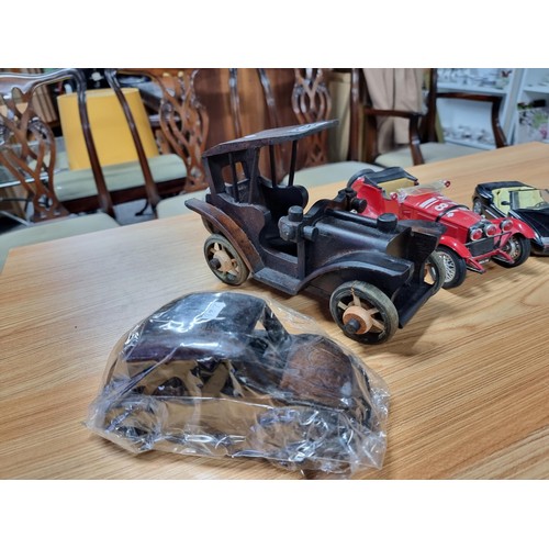 238 - A collection of model cars to include 4 large diecast model cars and 2 wooden model cars which inclu... 