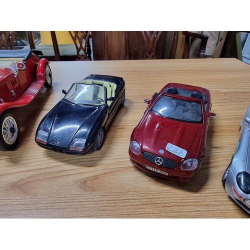 238 - A collection of model cars to include 4 large diecast model cars and 2 wooden model cars which inclu... 