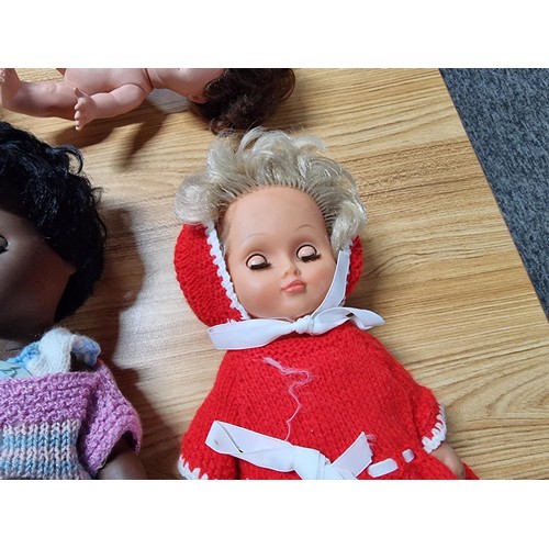 282 - A collection of 7x good quality early 1960's dolls, many with hand knitted clothing and many have nu... 