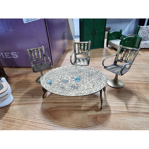 293 - Small qty of good quality dolls house furniture to inc 2 x solid brass table and chair sets, a qty S... 