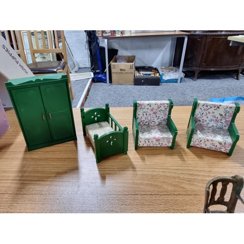 293 - Small qty of good quality dolls house furniture to inc 2 x solid brass table and chair sets, a qty S... 