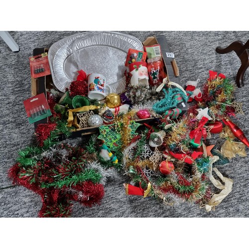 298 - Box full of good Christmas decorations