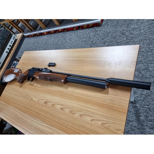 307 - DIANA P1000 EVO 2 .22 air rifle complete with its 14 shot magazine and a single shot mag, pneumatic ... 