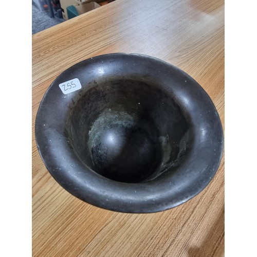 312 - Good quality heavy solid bronze antique pestle & mortar in great condition of some considerable age.... 