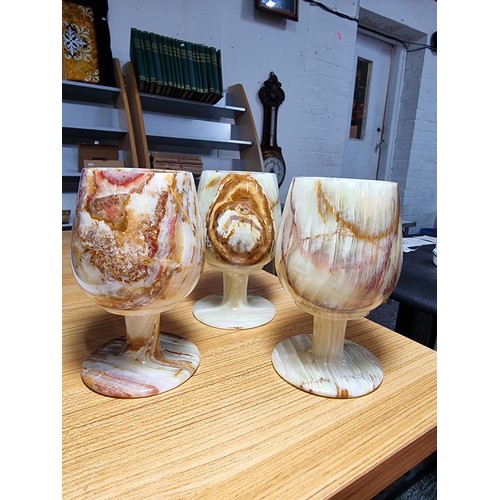 329 - A set of 6 agate style alabaster goblets, all presenting good natural designs. Each goblet stands 12... 