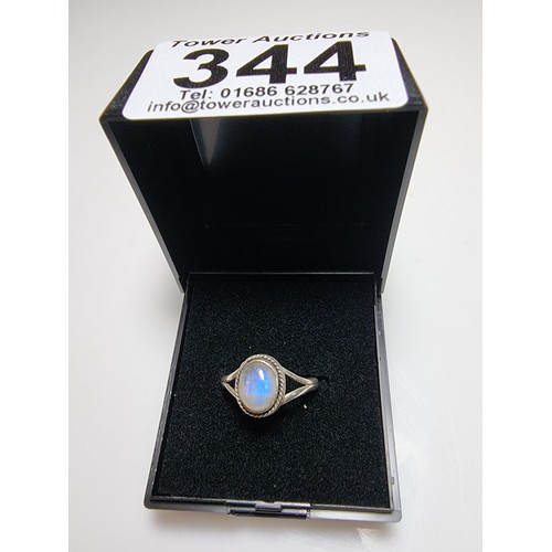 344 - A 925 silver ring inset with a spectrolite cabochon stone presenting good blue flashing colours, unm... 