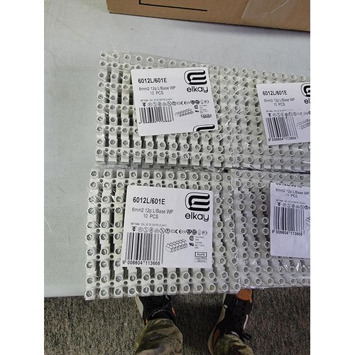 94 - 2x boxes containing 500 pieses of electrical conectors 6mm 12p L/base