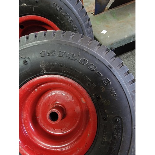 108 - Quantity of wheels inc 4 heavy duty ride on mower wheels 18 x 8.50-8 max inflation 22psi along with ... 