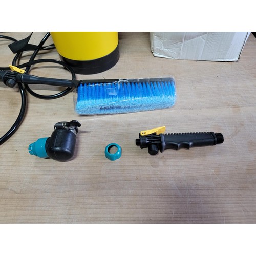 139 - Manual sprayer by Victor Tools for car washing complete with brush and accessories