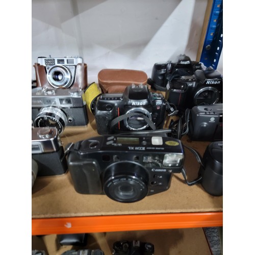 21 - Large quantity of 18 cameras inc Fuji Film DL-312, Nikon F-601, Nikon F 50, Canon Sure shot zoom XL ... 