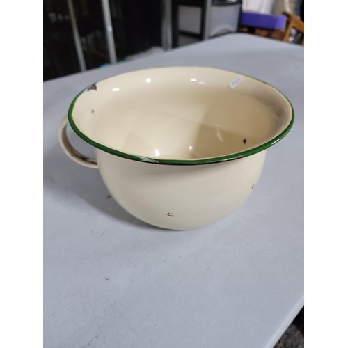 31 - Collection of 3x vintage enamel items inc a funnel, lidded saucepan by Jury and a enamel chamber pot... 