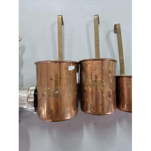 35 - Collection of 5x vintage graduated copper measuring cups from 1 litre to .25 litre in good order alo... 