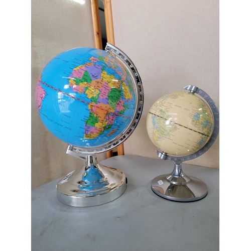 39 - Collection of 2x terrestrial globes in good order, one is illuminated complete with power cable, tal... 