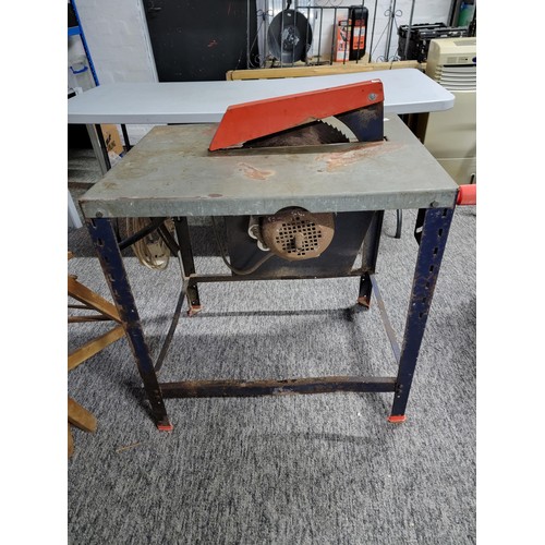 81 - Large Luts table circular saw complete with power cable with on and off button, saw has one tooth mi... 