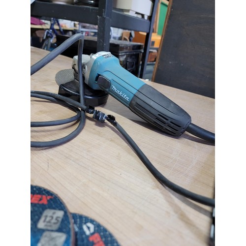 169 - Makita 720w electric grinder complete with powere cable and disk remover along with a quantity of Fe... 