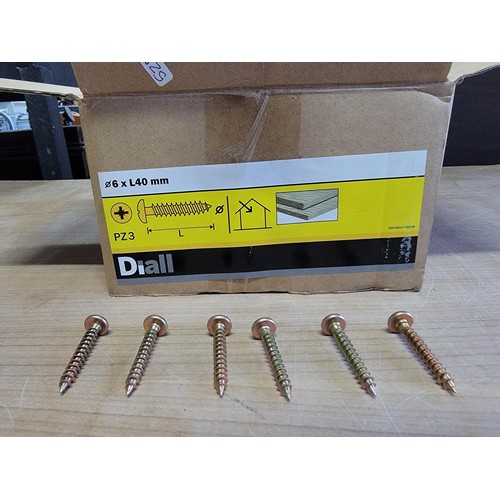 178 - Complete box of Diall 6x14mm cross head screws over 100 in total