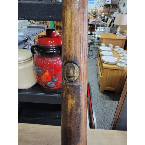 186 - Vintage cast iron potato fork in excellent condition, with metal handle measures 140cm