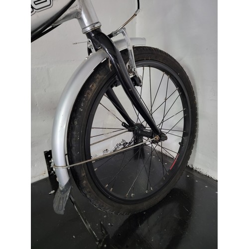 188 - Good quality fully collapsible 6 speed Apollo transition folding bike in very good condition with go... 