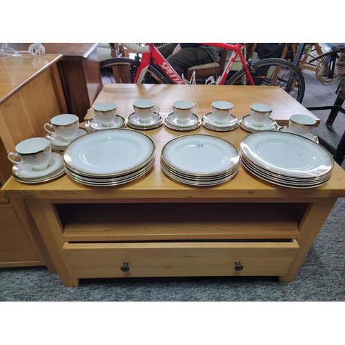 199 - Grafton majestic 42 piece part dinner set in as new condition includes dinner plates, salad plates, ... 