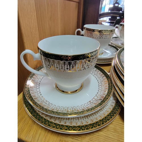 199 - Grafton majestic 42 piece part dinner set in as new condition includes dinner plates, salad plates, ... 