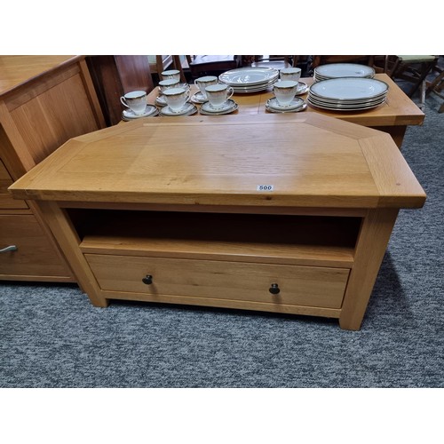 500 - Good quality light oak TV unit complete with shelf and single drawer to the front height 55cm, lengt... 