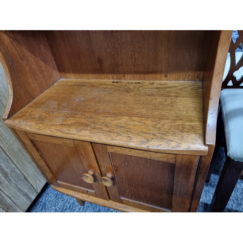 507 - Good quality vintage hand made book case cupboard in solid oak very well made by the vendors family ... 