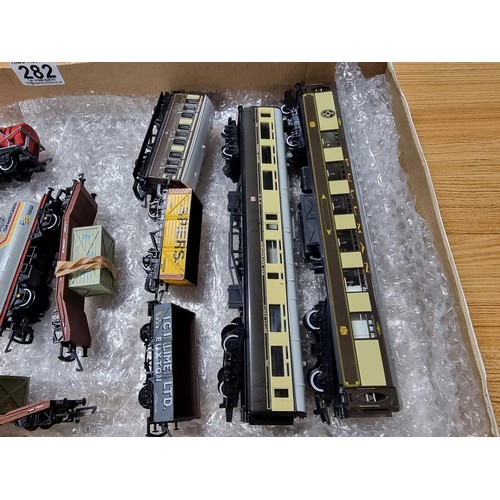 282 - A cardboard tray containing 20x Hornby rolling stock to include GWR restaurant coach, brand new Pull... 