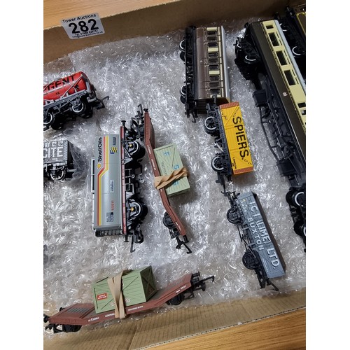 282 - A cardboard tray containing 20x Hornby rolling stock to include GWR restaurant coach, brand new Pull... 