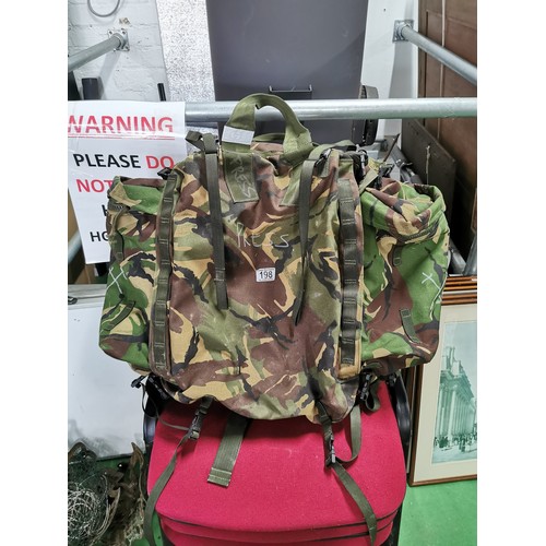 190 - Large Army camouflage holdall bag in good condition, this bag was used by the press in action.