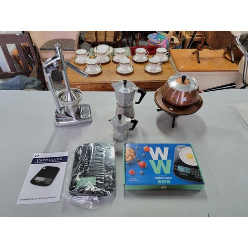 19 - A selection of kitchenalia items including an orange press, 2x Moka pots, copper fondue pan with bur... 