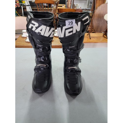 29 - Good quality pair of Raven combat leather motorcycle boots in good order size UK 7