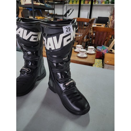 29 - Good quality pair of Raven combat leather motorcycle boots in good order size UK 7