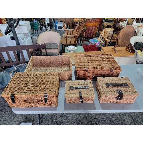 55 - 4x graduated empty wicker hampers along with a large wicker tray, largest hamper measures 17cm high,... 