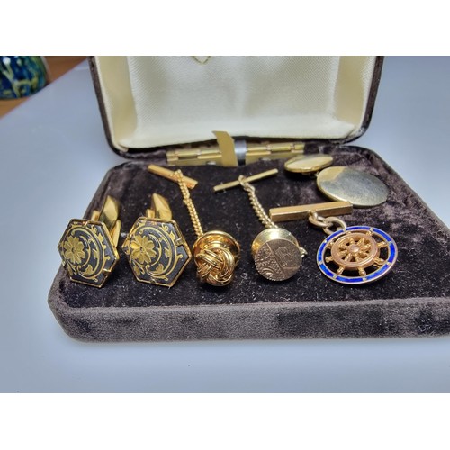 509 - Collection of various cuff links & stock pins to inc. a stock pin in 9ct gold its back is not gold, ... 