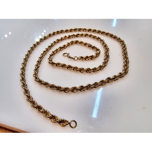 496A - Hallmarked 9ct yellow gold rope twist neck chain in excellent clean condition displays well would ma... 