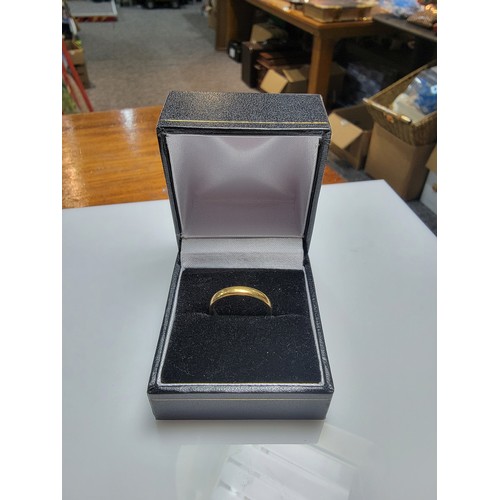 496C - Hallmarked 22ct yellow gold plain wedding band ring in very clean shiny condition with a display box... 